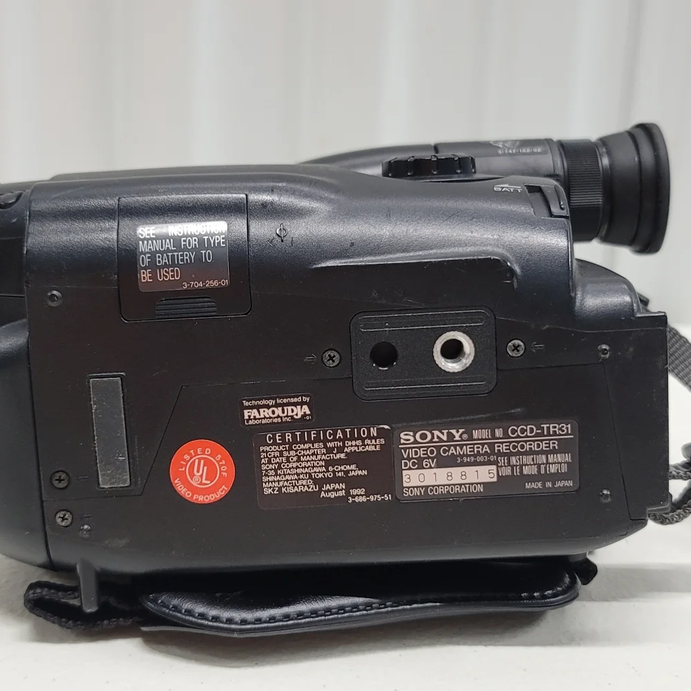 Sony Handycam CCD-TR31 8mm Video 8 Camcorder *For Parts Or Repair!*